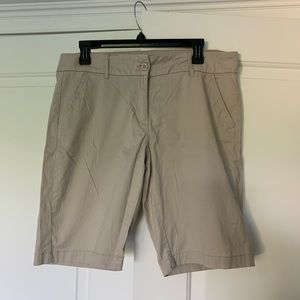 Men’s/Juniors Size 10 Khaki Chino Shorts